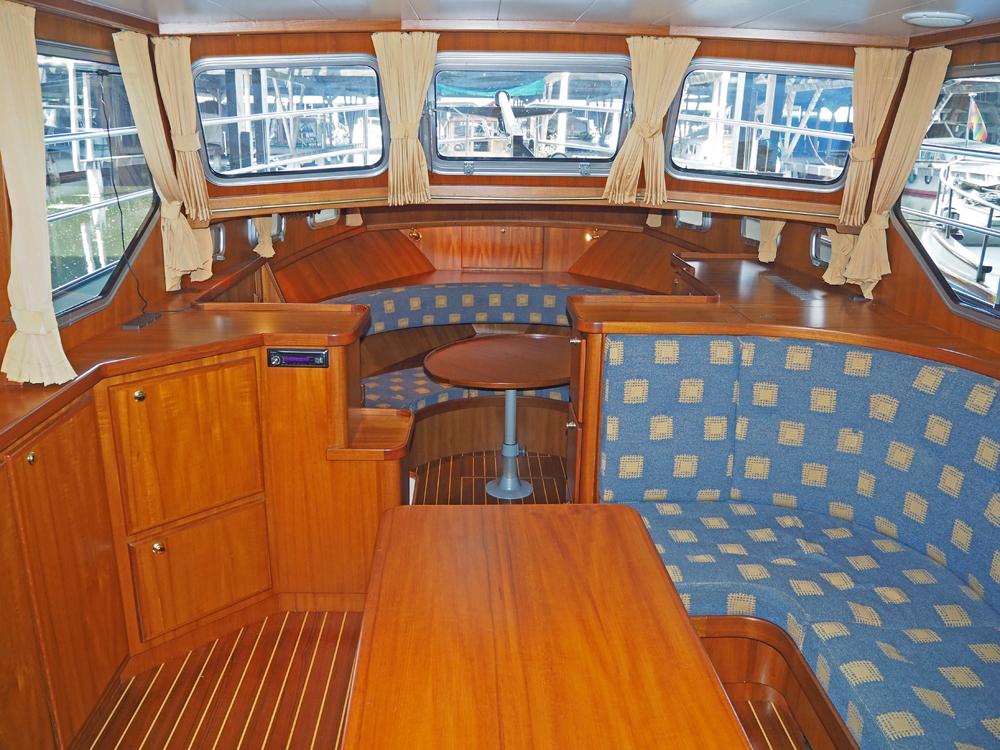 Saloon, Accommodation